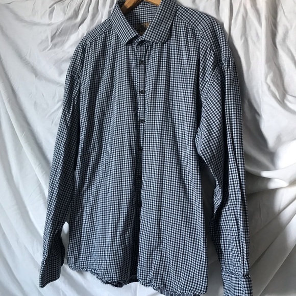 EUC Men’s button down. 3XL fits like a 2XL, therefore listed as such. - Picture 2 of 11